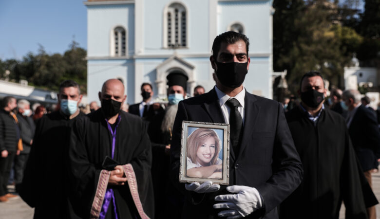 Φώφη Γεννηματά: Συγκίνηση στο μνημόσυνο για τις 40 ημέρες από τον θάνατο της – Δείτε τις φωτογραφίες