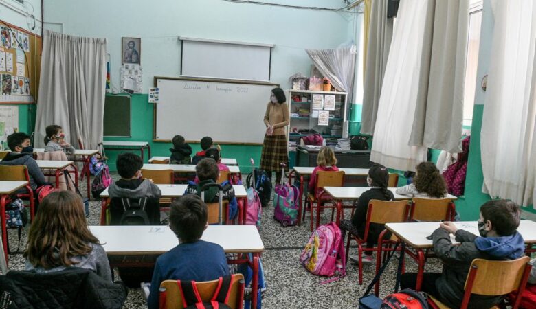 Κορονοϊός: Επιστροφή στα σχολεία με νέα δεδομένα – Περισσότερα τεστ για όλους