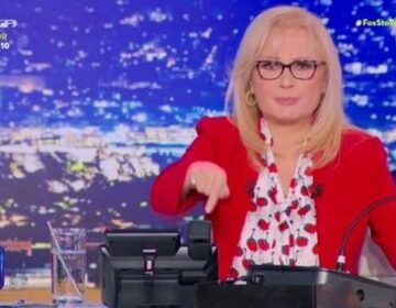 Αγγελική Νικολούλη: Τι απαντά για τον μύθο σχετικά με τα κόκκινα που φοράει