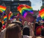 Τα άτομα που ανήκουν στην κοινότητα ΛΟΑΤΚΙ+ στην ΕΕ αντιμετωπίζουν λιγότερες διακρίσεις, αλλά περισσότερη βία