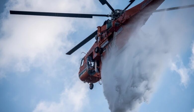Φωτιά στα Κύθηρα: Σηκώθηκαν 2 ελικόπτερα και 4 αεροσκάφη