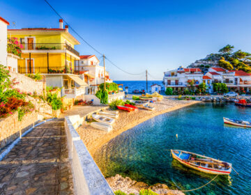 Η Σάμος στους προορισμούς με τις καλύτερες παραλίες της Ελλάδας, σύμφωνα με διεθνή ΜΜΕ