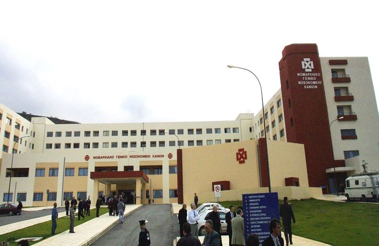 Σε κρίσιμη κατάσταση νοσηλεύεται 42χρονη που έπεσε από τον 4ο όροφο του Νοσοκομείου Χανίων