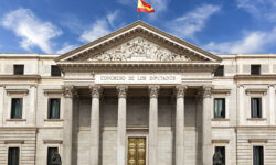 Ισπανία: Συνδικάτα και εργοδοτικές οργανώσεις συμφώνησαν για αυξήσεις μισθών