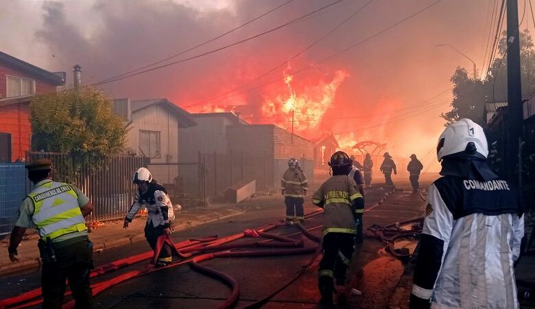 Σε 131 ανέβηκε ο αριθμός των νεκρών από τις φονικές πυρκαγιές στη Χιλή – Εκατοντάδες οι αγνοούμενοι