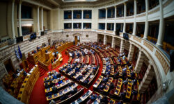 Ορκίζεται στις 11:00 η νέα Βουλή παρουσία της Κ. Σακελλαροπούλου – Την Τρίτη αναμένεται να εκλεγεί εκ νέου Πρόεδρος του Σώματος ο Κώστας Τασούλας