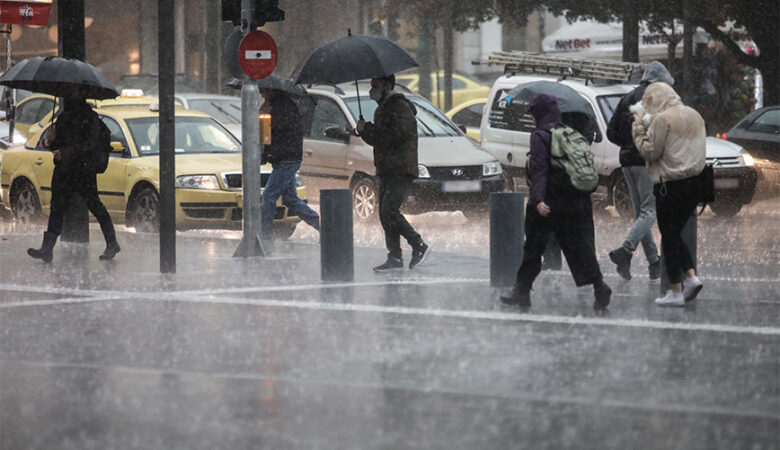 Έρχεται πρόσκαιρη κακοκαιρία με βροχές και καταιγίδες από το απόγευμα του Σαββάτου