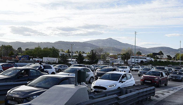 Επιστρέφουν οι εκδρομείς του Πάσχα: 576.914 οχήματα πέρασαν τα διόδια της Ελευσίνας και των Αφιδνών