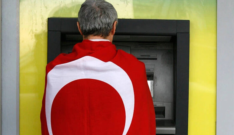 Ανησυχία για capital controls στην Τουρκία: Πολίτες πήγαν στα ATM για να βγάλουν λεφτά και βρέθηκαν προ εκπλήξεως