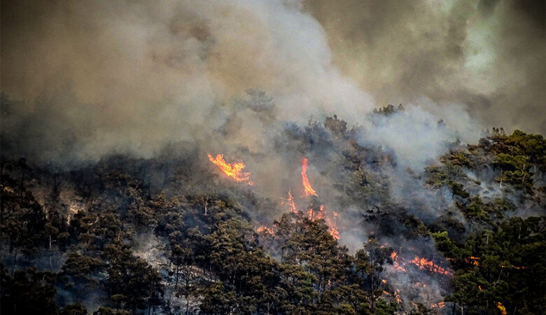 Στέλεχος της NASA προειδοποιεί: Όταν μια φωτιά εξελιχθεί σε «mega fire» είναι σχεδόν αδύνατο να τεθεί υπό έλεγχο