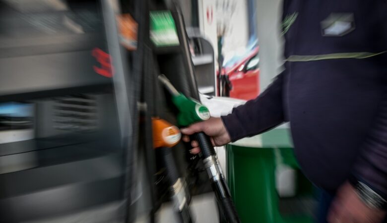 Συνεχίζεται το ράλι ανόδου στα καύσιμα – Ξεπέρασε τα 2 ευρώ η βενζίνη