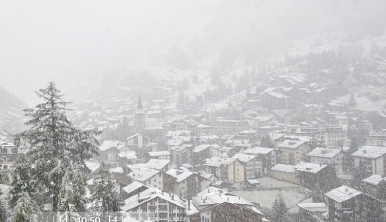 Μετά τον καύσωνα ήρθε το χιόνι στην Ελβετία – Η θερμοκρασία έπεσε κατά 30 βαθμούς σε 4 ημέρες