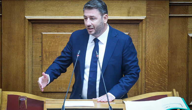 Ανδρουλάκης: Αν η κυβέρνηση έχει στοιχεία για εμπρησμούς από ξένους πράκτορες να τα προσκομίσει στη Βουλή