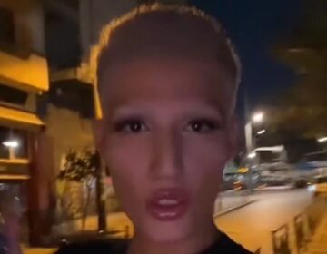 Ο Θέμης Κανέλλος πήγε να πάρει απαλλαγή από τον στρατό με μίνι μαύρο φόρεμα – «Ερντογάν έλα αν τολμάς»