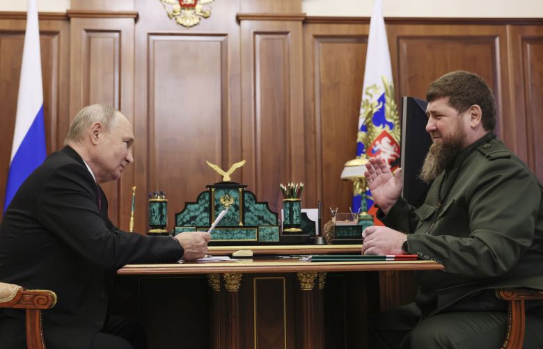 Σάλος με τη δήλωση του Καντίροφ ότι ο 15χρονος γιος του έδειρε κρατούμενο – Συναντήθηκε με τον Πούτιν