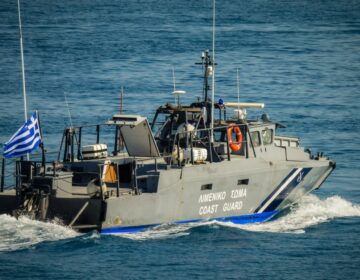 Εντοπίστηκε λέμβος με 43 μετανάστες στα νότια της Κρήτης