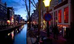 Ολλανδία: Πολυώροφο συγκρότημα με οίκους ανοχής θα αντικαταστήσει την συνοικία με τα «κόκκινα φανάρια» στο Άμστερνταμ