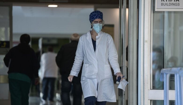Κορονοϊός: Ανησυχία για την αύξηση των κρουσμάτων – Έκτακτη ενημέρωση από το υπουργείο Υγείας την Τετάρτη