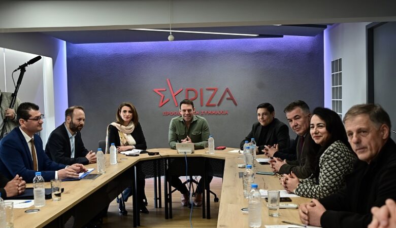 Κασσελάκης προς εκπροσώπους Αλβανικής διασποράς: «Να μπει τέλος στην ομηρία των διαδικασιών ανανέωσης της διαμονής»