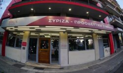 ΣΥΡΙΖΑ: «Ο Στέφανος Κασσελάκης θα βρίσκεται πάντα δίπλα σε όλους τους εργαζόμενους που η ΝΔ προσπαθεί να φιμώσει»