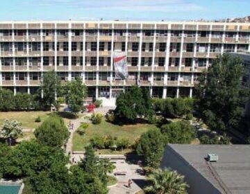 Συναγερμός στo ΑΠΘ για κρούσμα μηνιγγίτιδας σε φοιτητή – Νοσηλεύεται στη ΜΕΘ ο 19χρονος