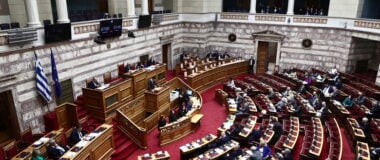 Τα κόμματα της Βουλής καταδικάζουν την επίθεση του Φλώρου στον Γραμμένο