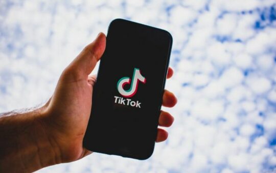 ΗΠΑ: Η Γερουσία ενέκρινε νομοσχέδιο που αναγκάζει το TikTok να κόψει τους δεσμούς του με την Κίνα