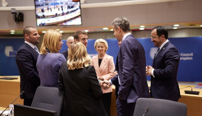 Σύνοδος Κορυφής ΕΕ: Διχασμένοι οι «27» για την έκδοση ευρωομολόγου για την αμυντική θωράκιση – Ποιοι τάσσονται υπέρ και ποιοι κατά