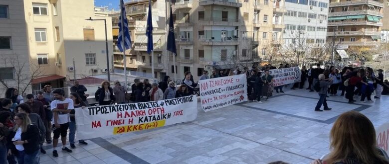 Συγκέντρωση διαμαρτυρίας έξω από το Εφετείο Αθηνών για την 12χρονη από τον Κολωνό – Δείτε φωτογραφίες του News