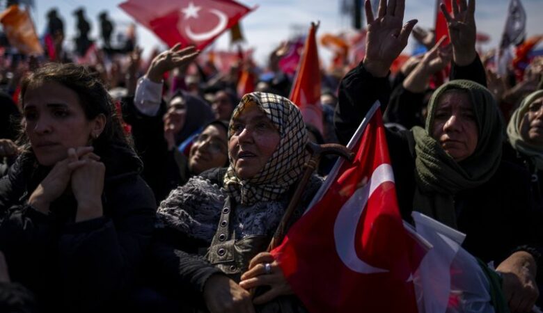 «Σεισμός» στο πολιτικό σκηνικό της Τουρκίας: Πώς εξηγείται η συντριβή του Ερντογάν – Γιατί κέρδισε ο Ιμάμογλου