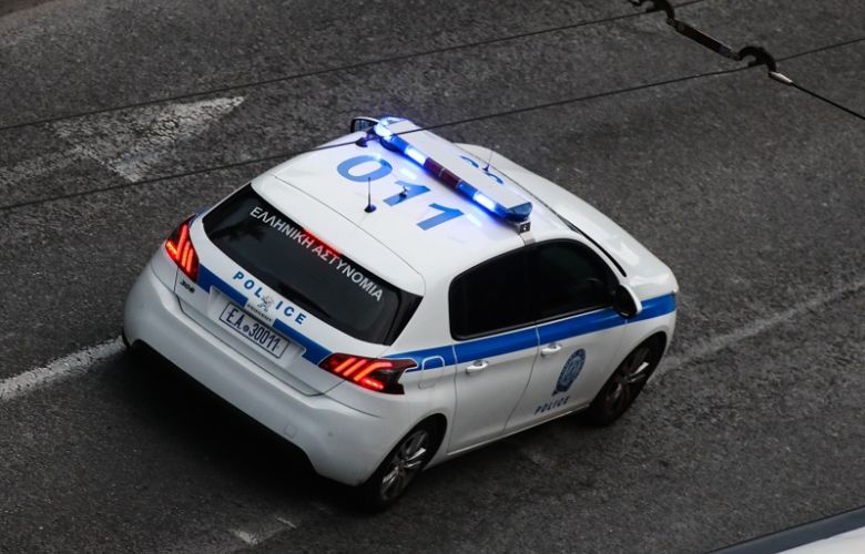 Συνελήφθη 75χρονος που τραυμάτισε με μαχαίρι την κόρη του στο Αιγάλεω