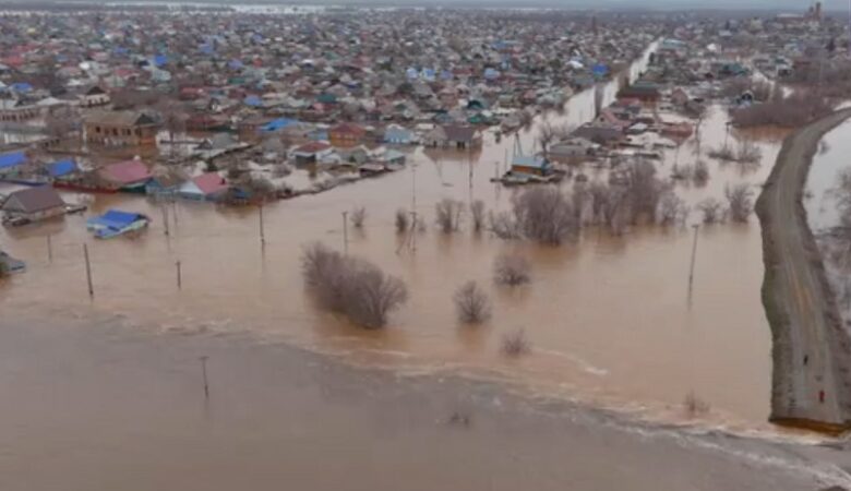 Ρωσία: Πάνω από 10.400 σπίτια έχουν πλημμυρίσει σε όλη τη Ρωσία από το λιώσιμο των πάγων