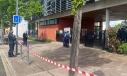 Αιματηρή επίθεση με μαχαίρι κοντά σε σχολείο στη Γαλλία – Τραυματίστηκαν δύο κορίτσια 6 και 11 ετών