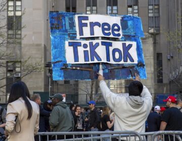 Tik Tok: Προς απαγόρευση στις ΗΠΑ οδεύει το μέσο κοινωνικής δικτύωσης