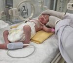 Δεν τα κατάφερε το βρέφος που γεννήθηκε με καισαρική μετά τον θάνατο της μητέρας του σε ισραηλινό βομβαρδισμό