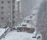 Σοβαρά κυκλοφοριακά προβλήματα στο Ελσίνκι από τις ασυνήθιστες για την εποχή χιονοπτώσεις