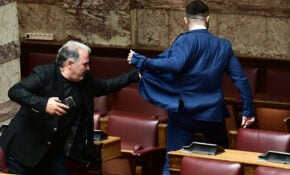 Σοβαρό επεισόδιο στη Βουλή: Ο πρώην βουλευτής των Σπαρτιατών, Κωνσταντίνος Φλώρος, γρονθοκόπησε βουλευτή της Ελληνικής Λύσης