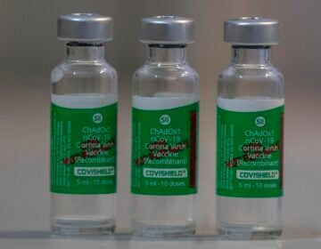 «Βόμβα» από την AstraZeneca: Παραδέχεται ότι το εμβόλιο κατά του κορονοϊού μπορεί να προκαλέσει σπάνιες θρομβώσεις