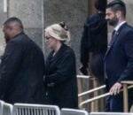 «Πικάντικες» λεπτομέρειες των συνευρέσεων της με τον Ντόναλντ Τραμπ περιέγραψε στο δικαστήριο η πορνοστάρ Στόρμι Ντάνιελς
