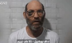 Νέο βίντεο της Χαμάς με όμηρο: «Η κυβέρνηση σάς λέει ψέματα» – Ο Ναντάβ Πόπλεγουελ πέθανε από τραύματα που προκλήθηκαν από ισραηλινή αεροπορική επιδρομή