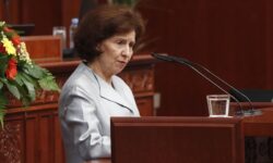 Επιμένει στις προκλήσεις η νέα πρόεδρος της Βόρειας Μακεδονίας: «Στις δημόσιες εμφανίσεις θα χρησιμοποιώ τον όρο Μακεδονία»