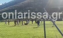 Απίστευτα επεισόδια σε τοπικό αγώνα ποδοσφαίρου στη Λάρισα – Βίντεο- ντοκουμέντο του ξυλοδαρμού του διαιτητή
