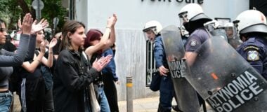 Σε 28 συλλήψεις προχώρησε η Αστυνομία κατά την επιχείρηση εκκένωσης της Νομικής