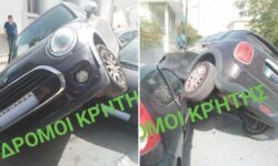 Εικόνες σοκ από τροχαίο στα Χανιά: Αυτοκίνητο «προσγειώθηκε» σε σταθμευμένο όχημα