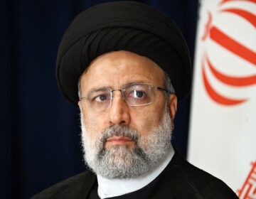 Θρίλερ με την τύχη του προέδρου του Ιράν – Συνετρίβη το ελικόπτερο που φέρεται να μετέφερε τον Ραΐσι