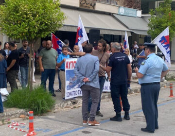 Καλαμάτα: Ένταση μεταξύ ΜΑΤ και διαδηλωτών του ΠΑΜΕ πριν την έναρξη της δίκης για το ναυάγιο της Πύλου