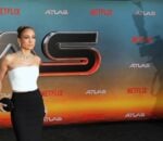 Χωρίς τον Μπεν Άφλεκ η Τζένιφερ Λόπεζ στην πρεμιέρα της νέας της ταινίας «Atlas» του Netflix