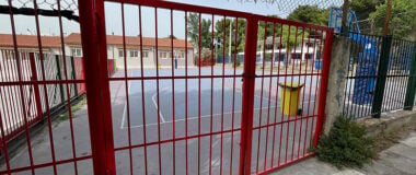 Η ανακοίνωση των γιατρών για τον 9χρονο που καταπλακώθηκε από μεταλλική πόρτα σε σχολείο στην Κηφισιά