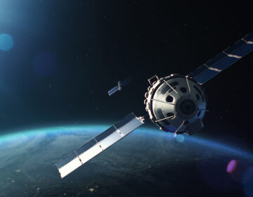 Η Ουάσιγκτον κατηγορεί την Μόσχα ότι έθεσε σε τροχιά διαστημικό όπλο ικανό να επιτεθεί σε αμερικανικούς δορυφόρους