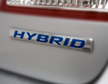 Υβριδικά οχήματα αφορούσαν περίπου οι μισές πωλήσεις στην Ελλάδα τον Αύγουστο